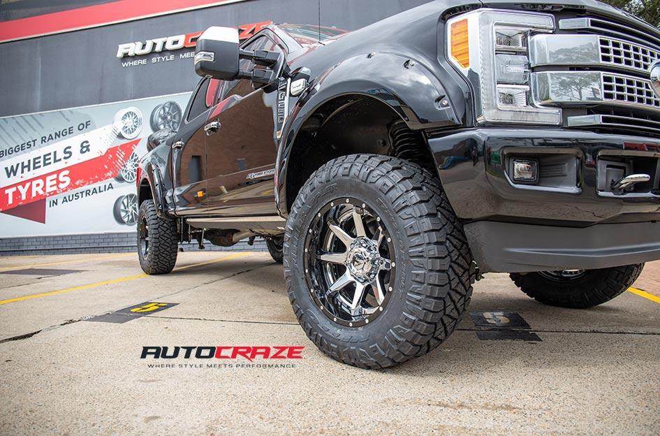 FORD F250 RAMPAGE CHROME CENTER AND GLOSS BLACK OUTER